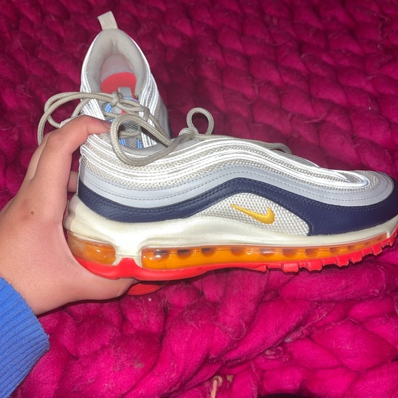 Women Nike Tenn shoes - Picture 6 of 11